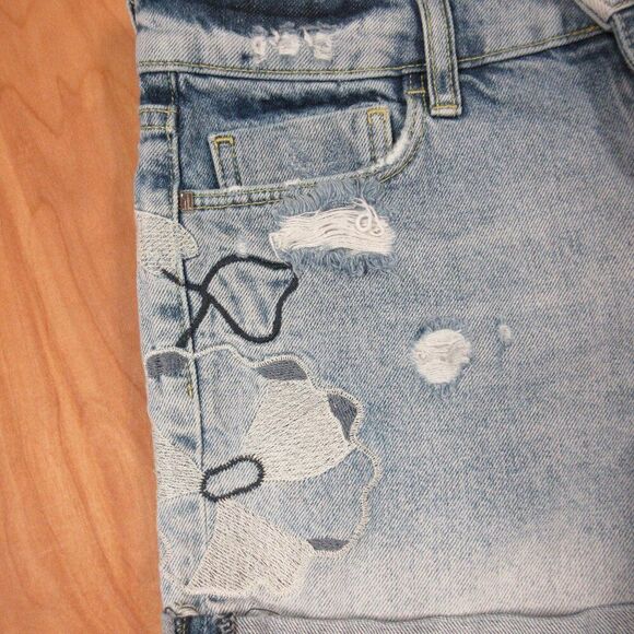 PILCRO Anthropologie Embroidered Floral Cuffed Jean Shorts Sz 26-28 Ripped Denim - Picture 4 of 16